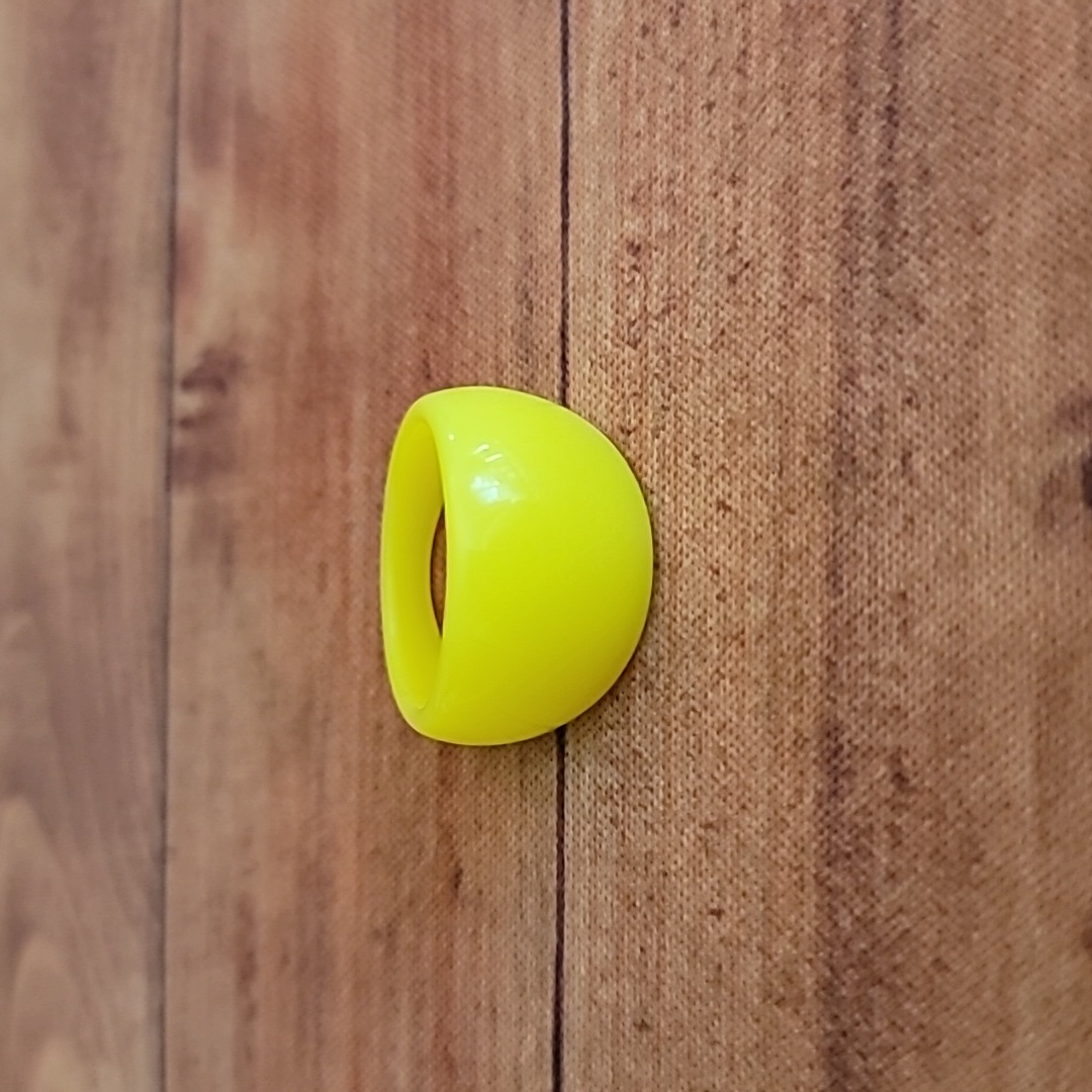 Solid Yellow Resin Solid Colored Ring In Random Colored Gift Box Size 65 5$